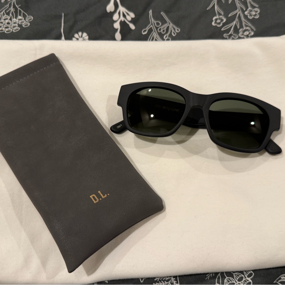 DL (Dan Levy) Black Sunglasses with Case